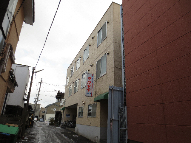 【函館市大手町のアパートの建物外観】