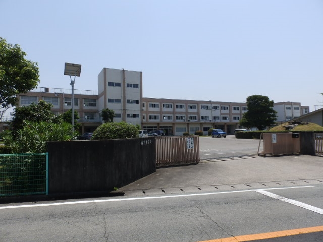 【松阪市嬉野野田町のアパートの中学校】