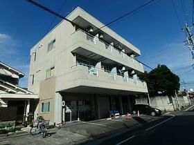 静岡市葵区三番町のアパートの建物外観