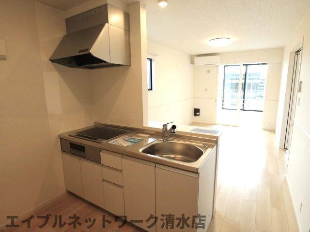 キッチン　コンパクトなキッチンで掃除もラクラク