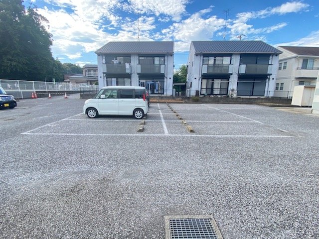 【レオパレスブランフルール桜台の駐車場】