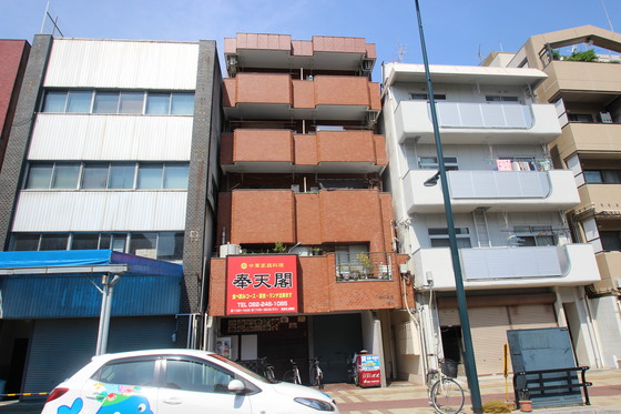 【広島市中区南竹屋町のマンションの建物外観】