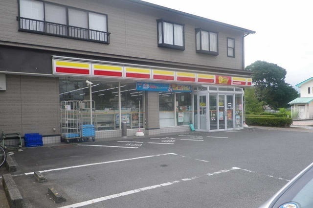 コンビニ　ニューヤマザキデイリーストア（コンビニ）まで600m