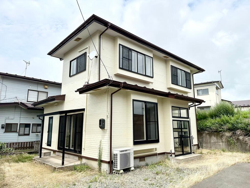 秋田市飯島松根東町　リフォーム済み戸建の建物外観