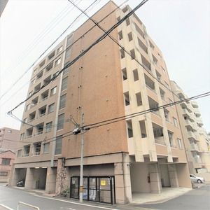 【名古屋市中区金山のマンションの建物外観】