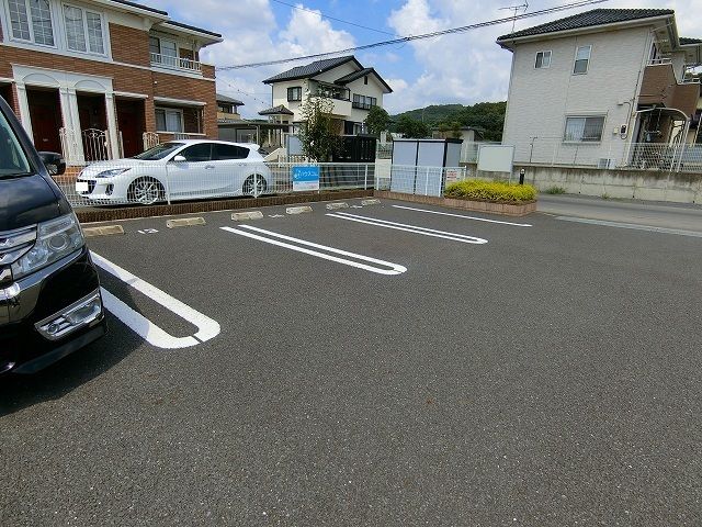 【マルシュの駐車場】