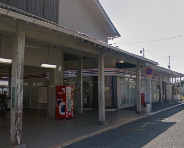 コンビニ　セブンイレブン（コンビニ）まで664m