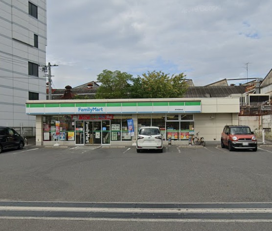 コンビニ　ファミリーマート（コンビニ）まで789m