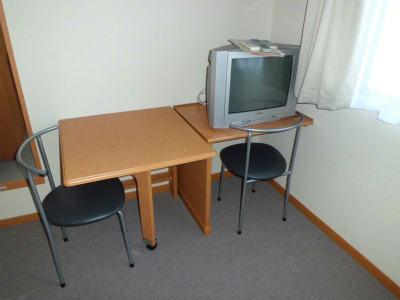 その他　あると便利な机とイス。