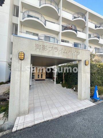 エントランス　落ち着いたエントランスです