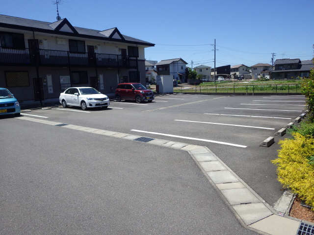 【ニューエルディム市平賀Ｂ棟の駐車場】