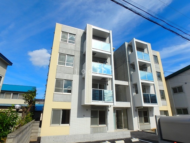 札幌市白石区東札幌四条のマンションの建物外観