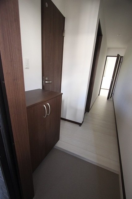 玄関　同物件別号室のものです。