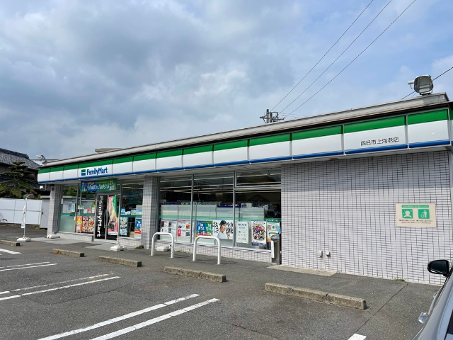コンビニ　ファミリーマート名四亀須店（コンビニ）まで630m