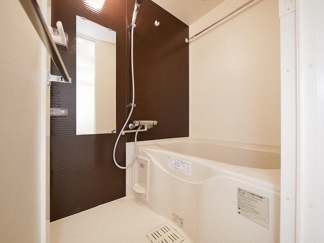 バス・シャワールーム　コンパクトで使いやすいお風呂です