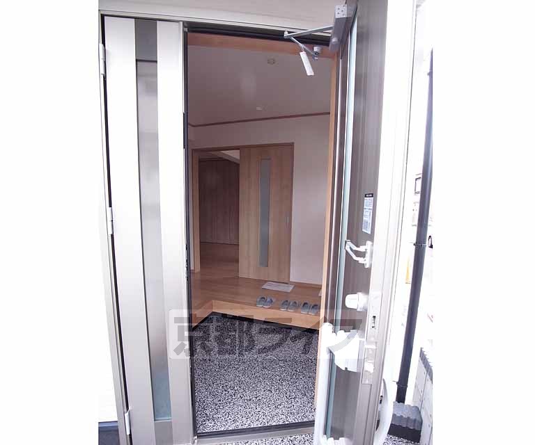 玄関　広々していて靴がはきやすい段差です