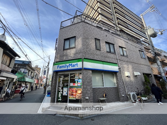 コンビニ　ファミリーマート（コンビニ）まで119m