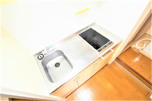 キッチン　キッチンはラジエントヒーター2口（大、小）になっています！☆