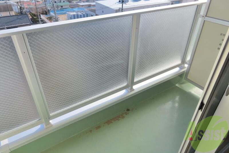 バルコニー　バルコニーは洗濯物がしっかり干せそうな広さです。