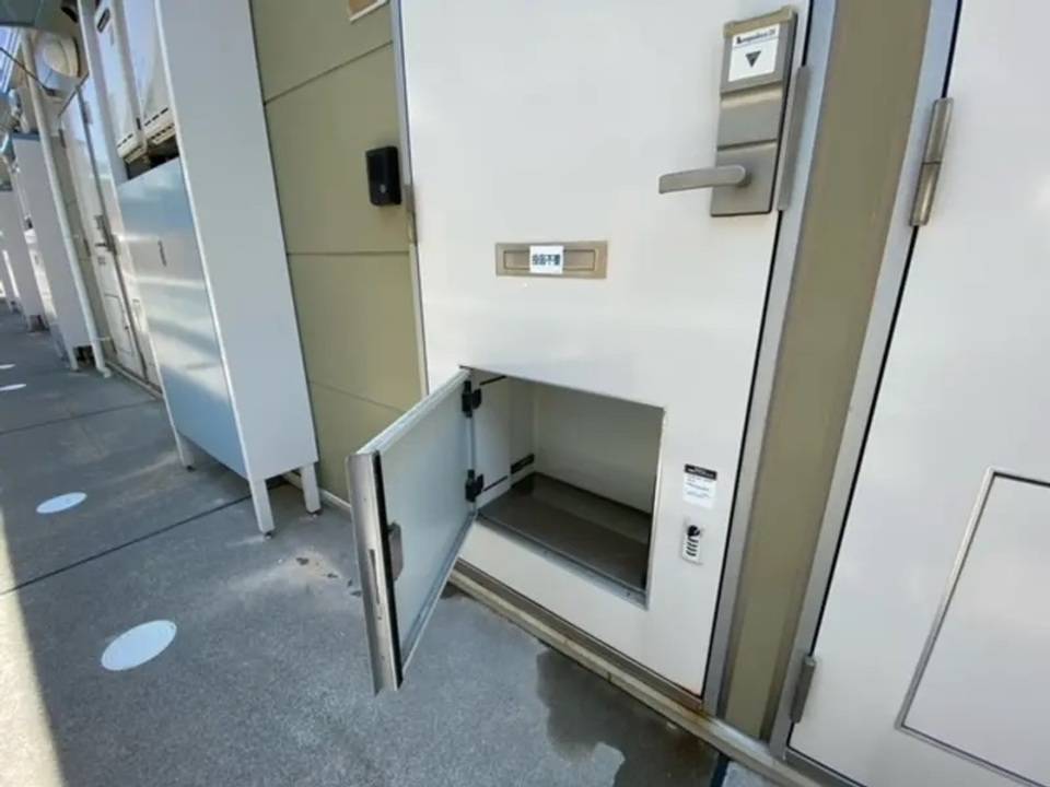 エントランス　宅配ボックス