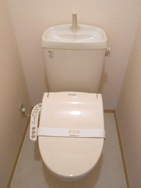 トイレ　温水洗浄暖房便座