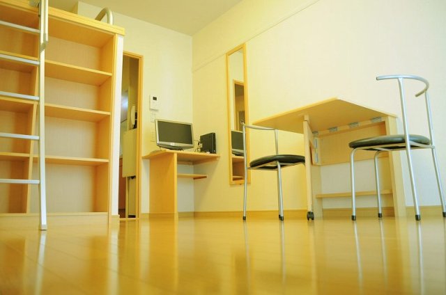 居室・リビング　家具家電付きのお部屋です。