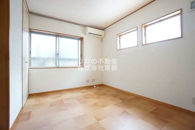 居室・リビング　２面採光なので、明るく風通しのよい過ごしやすいお部屋です♪