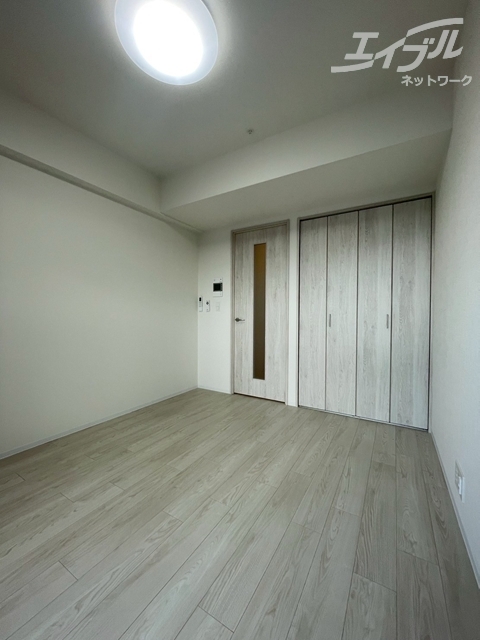 居室・リビング　洋室の別アングルになります。