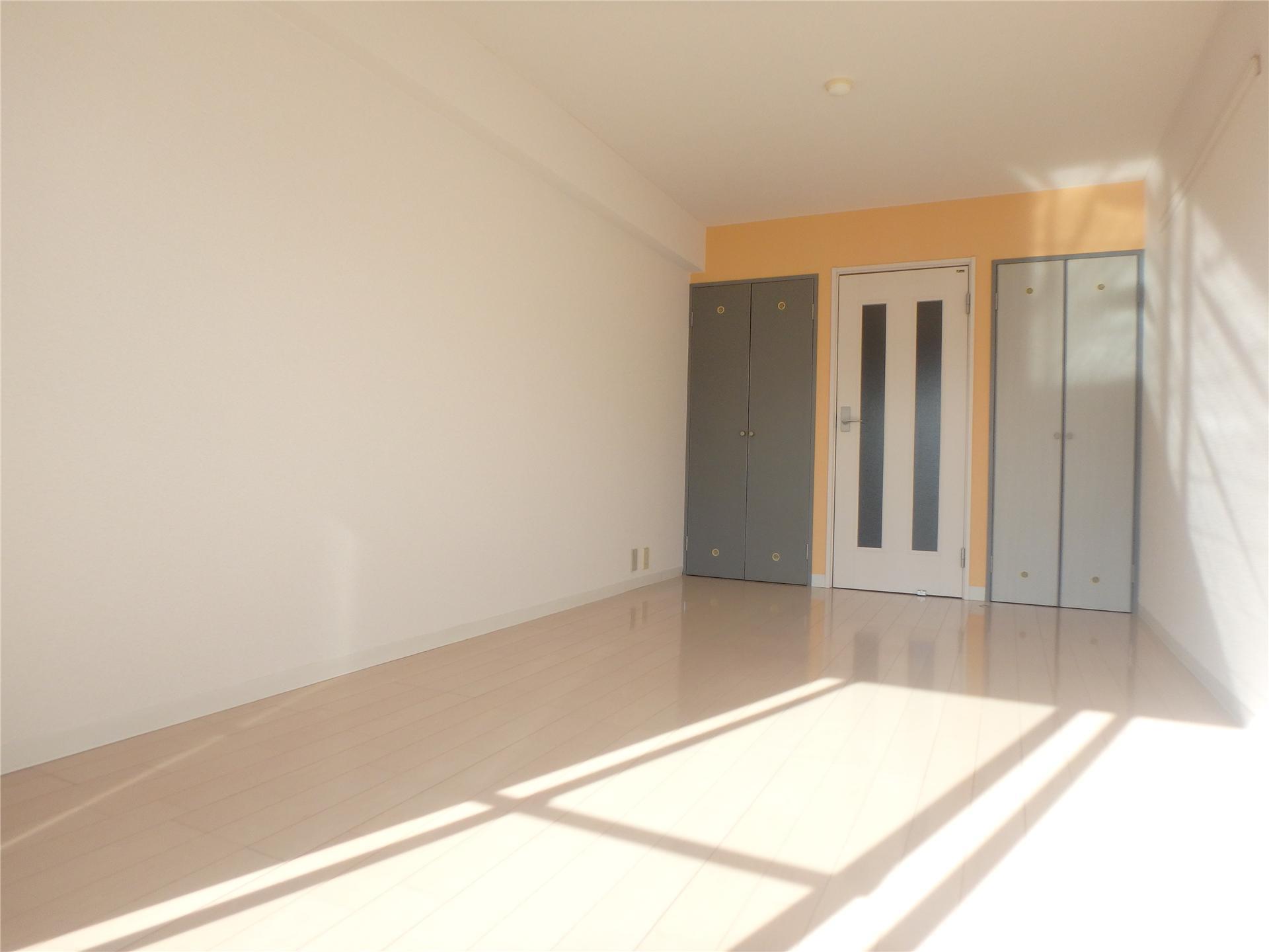 居室・リビング　７帖の明るい洋室です