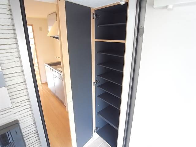 玄関　靴もたくさん入ります。