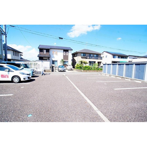 駐車場　１台込み無料です。