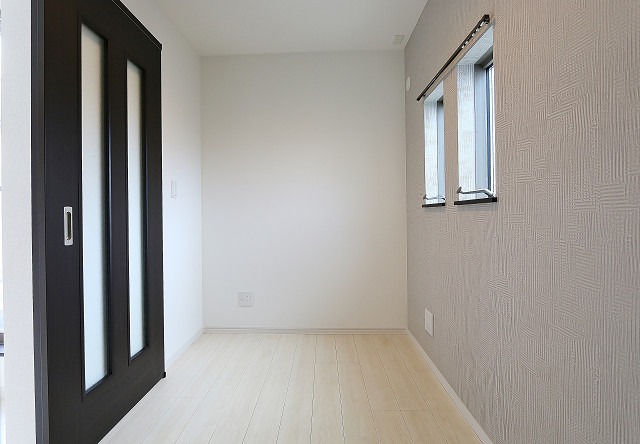 その他部屋・スペース　こちらは寝室にぴったりの洋室です