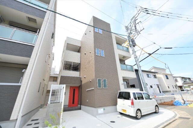 建物外観　築浅デザイナーズアパートです