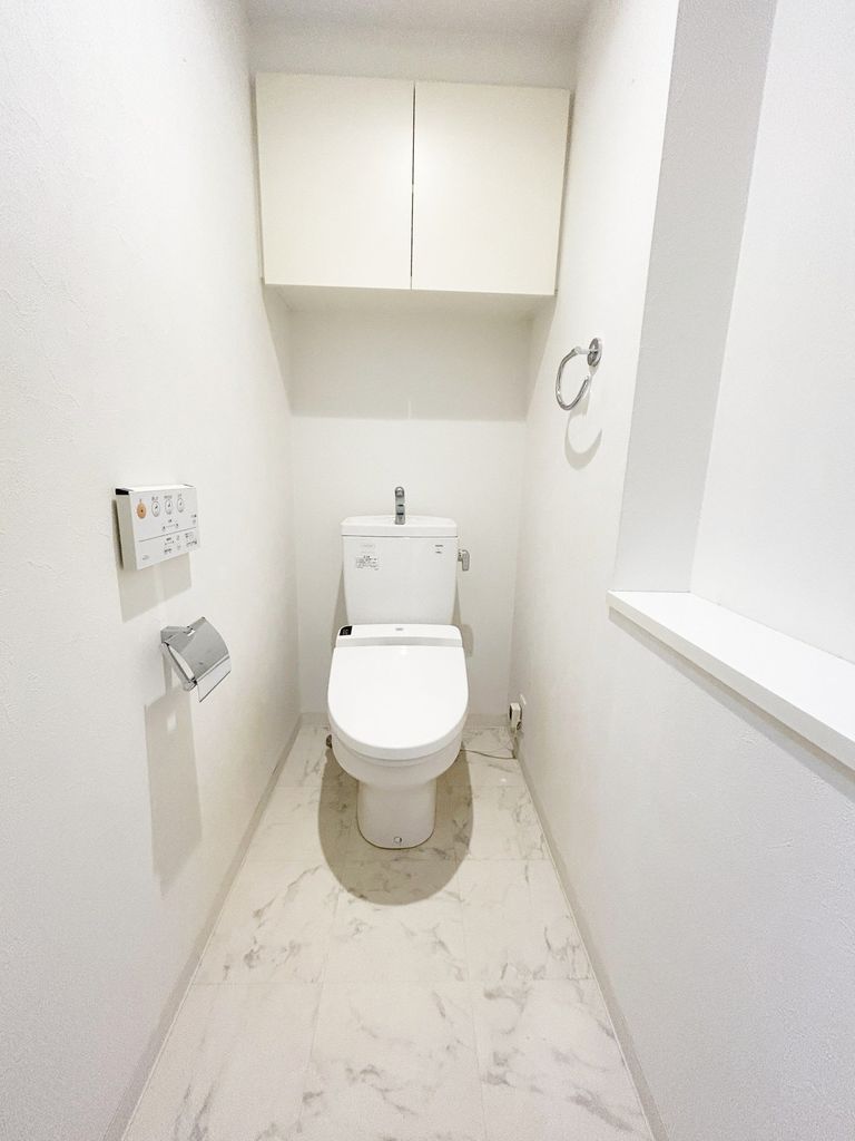 トイレ　洗浄保温便座付