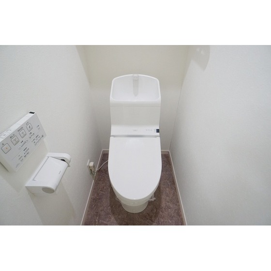 トイレ　温水洗浄便座完備