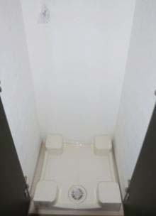 その他設備　★洗濯機置き場、扉付きで音も軽減★