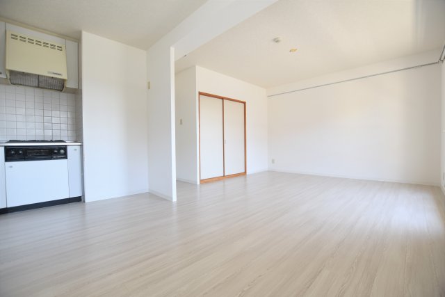 居室・リビング　画像は別号室。ご参考にどうぞ