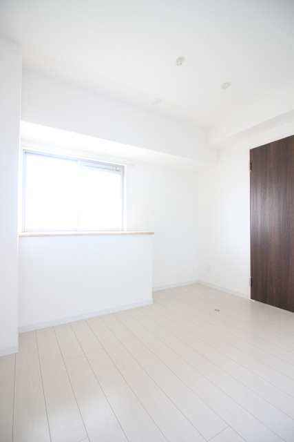 その他部屋・スペース　洋室４．５帖（同タイプ２０２号室参考写真）