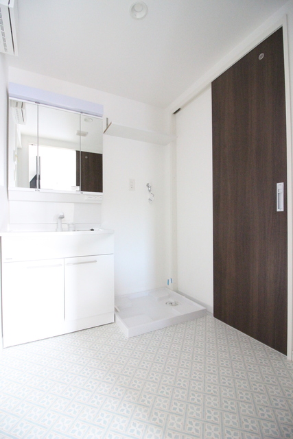 洗面設備　洗面所（同タイプ２０２号室参考写真）