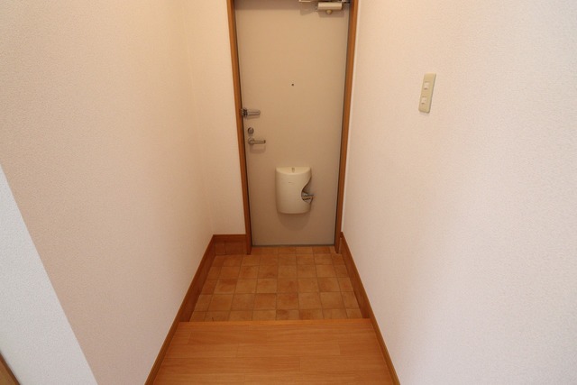 玄関　※別部屋参考写真・現況優先※