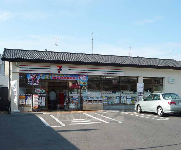 コンビニ　セブンイレブン深草大亀谷店（コンビニ）まで1000m