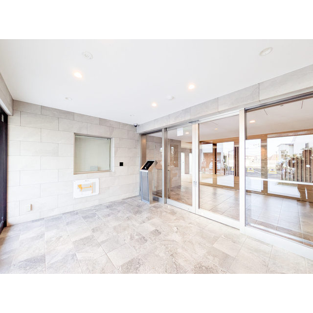 セキュリティ　ゆとりのあるエントランスです