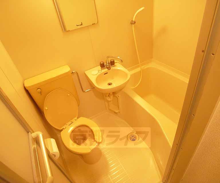 バス・シャワールーム　ユニットタイプのお風呂です。