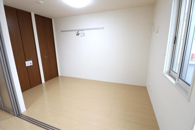 居室・リビング　洋室（ハングバー付き）