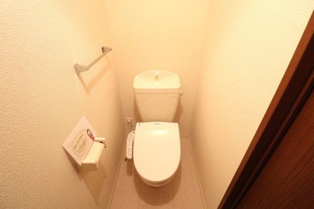 トイレ　温水洗浄暖房便座