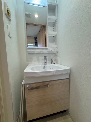 洗面設備　プレサンス朝潮橋ベイ・ブリーズ　独立洗面台