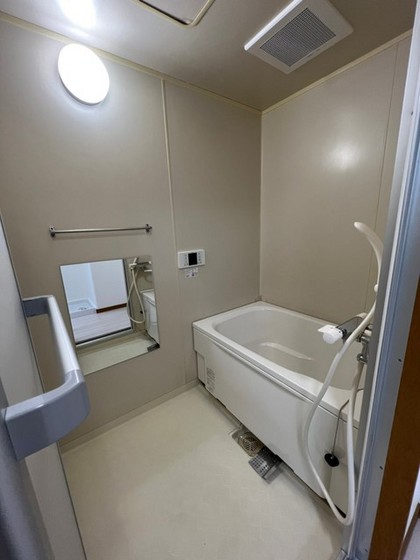 バス・シャワールーム　※別部屋の写真です