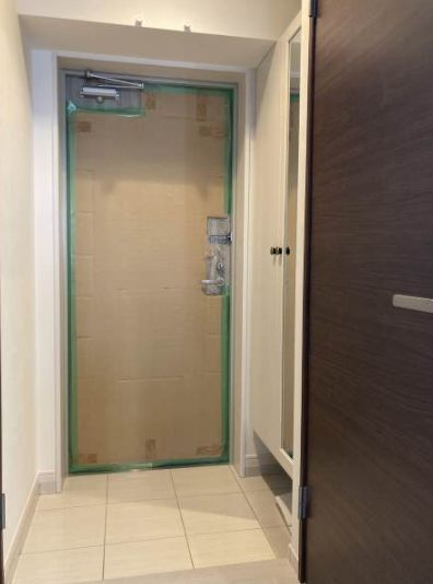 玄関　現状優先。