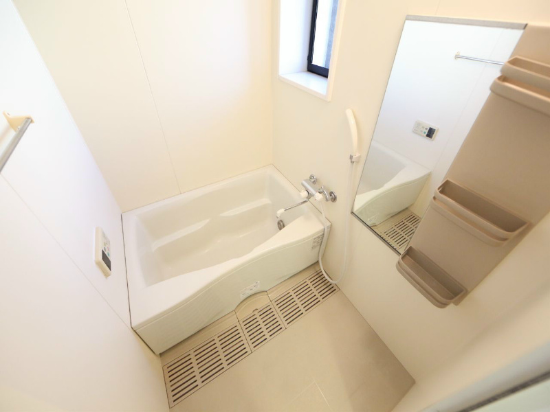 バス・シャワールーム　追い焚き付バスルーム　窓付（換気良好）