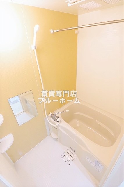 バス・シャワールーム　浴室乾燥機付きで雨の日の洗濯に困らない！